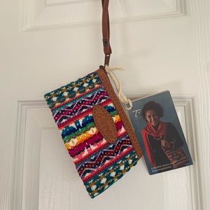 🌈 NWT Rainbow Wristlet